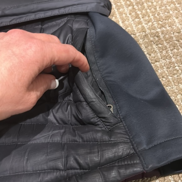 ATHLETA WOMENS SMALL PUFFER VEST WITH BELT - Picture 3 of 7